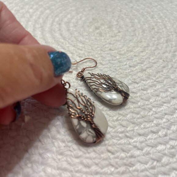 Rustic HOWLITE COPPER WIRE-WRAPPED TREE Handmade Dangle Earrings #620D - Picture 3 of 3